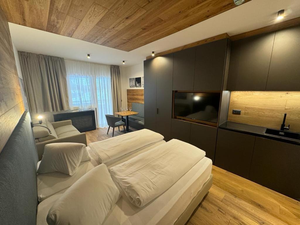 Hotel Kaerntnerhof ไฮลิเกนบลูท ภายนอก รูปภาพ