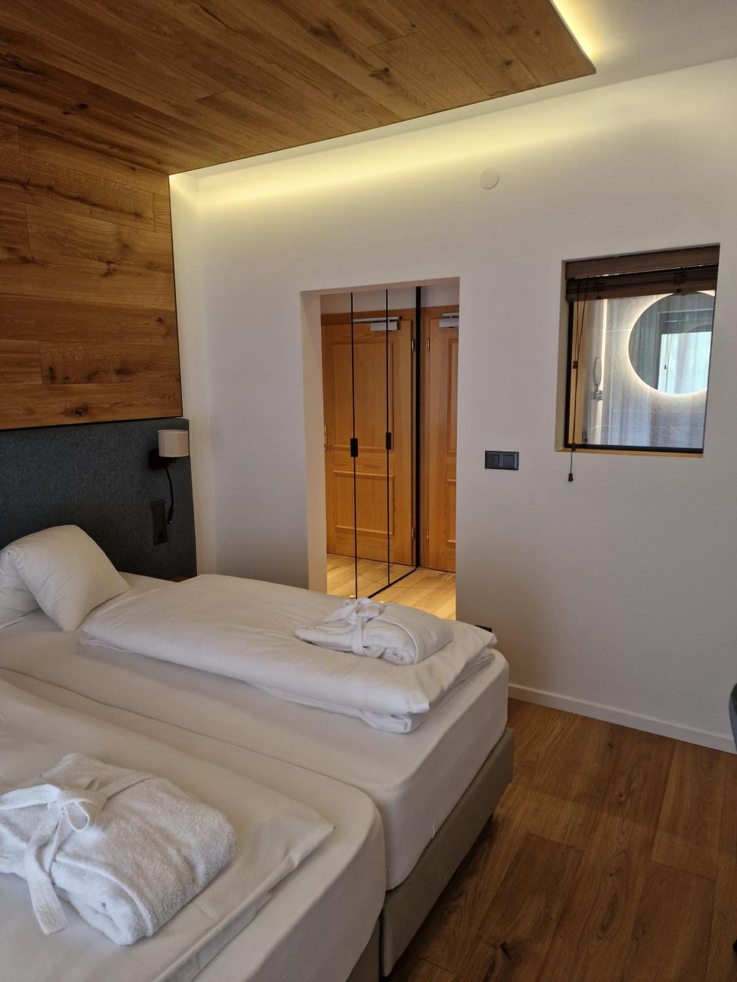 Hotel Kaerntnerhof ไฮลิเกนบลูท ภายนอก รูปภาพ